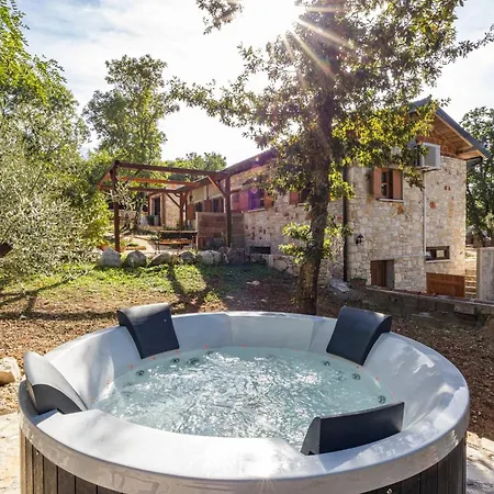 Lägenhet Paradiso Istriano With Jacuzzi