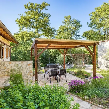 Paradiso Istriano With Jacuzzi Apartment